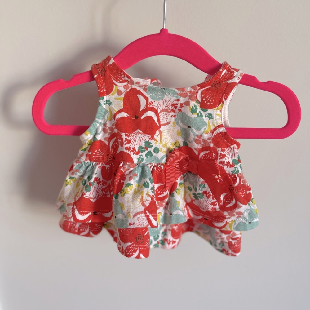 !! GIRL MAMMAS !! NEWBORN & 0-3 MONTHS!! SWEET GARMENTS!! PERFECT CONDITION!!